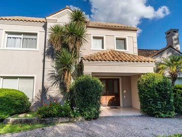 Casa en venta en Barrio La Peregrina Pilar
