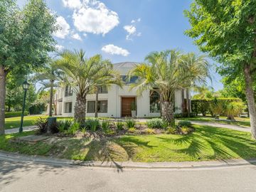 Casa en Venta 6 ambientes en Barrio Septiembre