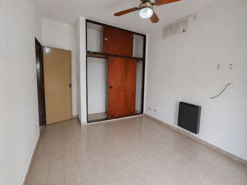 VENTA CASA 3 AMBIENTES LOTE PROPIO PATIO COCHERA!!