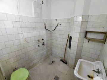 VENTA LOCAL CON VIVIENDA 127m2 SALTA 1557 y GARAY