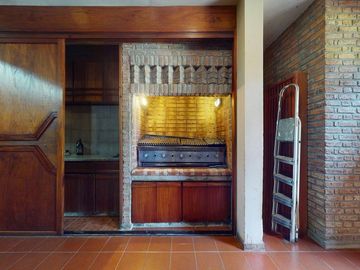 CASA EN VENTA RINGUELET 3 DORMITORIOS PILETA