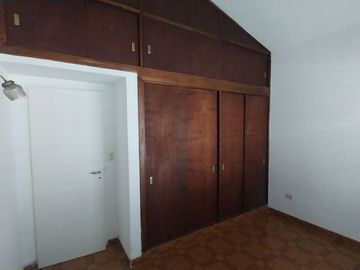 ALQUILER DE CASA BUENA UBICACION DOBLE TERRRENO