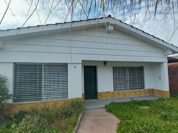 ALQUILER DE CASA BUENA UBICACION DOBLE TERRRENO