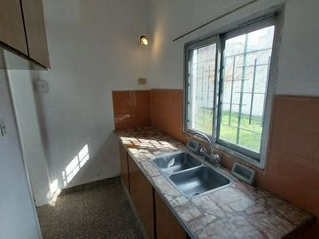 ALQUILER DE CASA BUENA UBICACION DOBLE TERRRENO