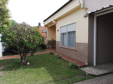VIVIENDA MULTIFAMILIAR EN CLAYPOLE - GRAN TERRENO