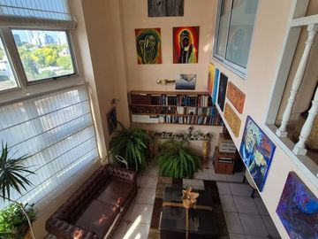 VENTA DEPARTAMENTO TRIPLEX C/ QUINCHO Y COCHERA