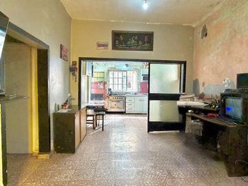 Venta casa lote propio a refaccionar Villa Lugano
