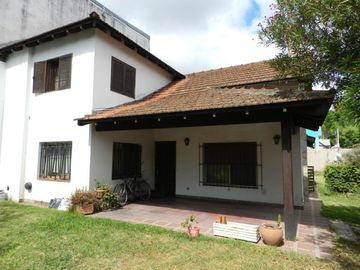 VENTA CASA 4 AMBIENTES EN DON TORCUATO-APTO CRED.