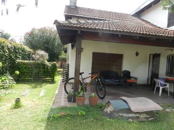 VENTA CASA 4 AMBIENTES EN DON TORCUATO-APTO CRED.
