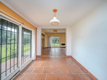 VENTA CHALET 5 AMBIENTES CON PILETA Y QUINCHO