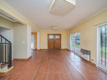 VENTA CHALET 5 AMBIENTES CON PILETA Y QUINCHO