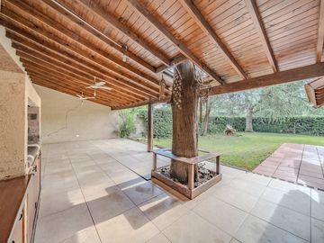 VENTA CHALET 5 AMBIENTES CON PILETA Y QUINCHO