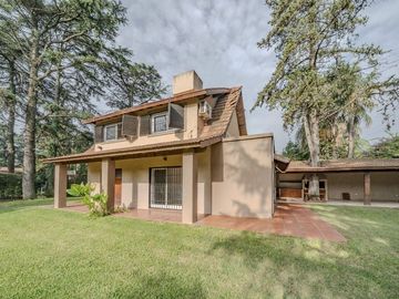 VENTA CHALET 5 AMBIENTES CON PILETA Y QUINCHO