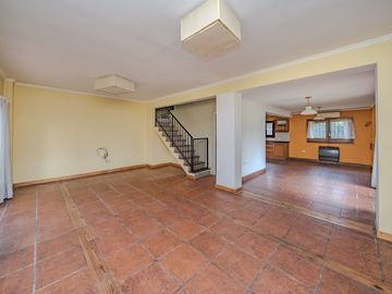 VENTA CHALET 5 AMBIENTES CON PILETA Y QUINCHO