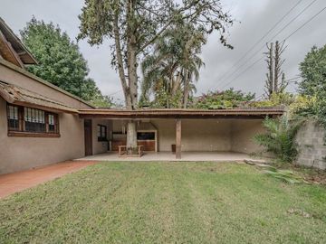 VENTA CHALET 5 AMBIENTES CON PILETA Y QUINCHO
