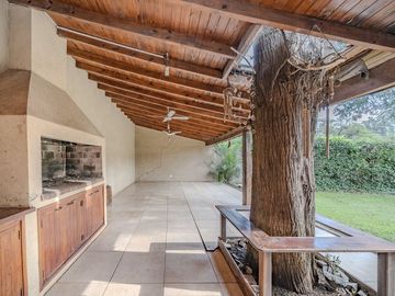 VENTA CHALET 5 AMBIENTES CON PILETA Y QUINCHO
