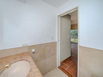VENTA CHALET 5 AMBIENTES CON PILETA Y QUINCHO