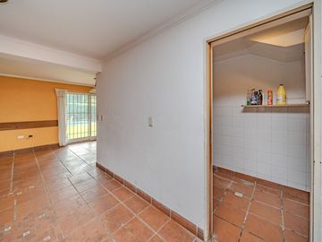VENTA CHALET 5 AMBIENTES CON PILETA Y QUINCHO