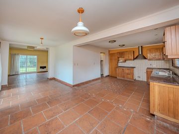 VENTA CHALET 5 AMBIENTES CON PILETA Y QUINCHO