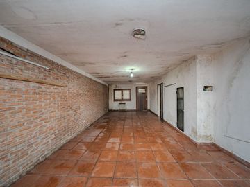 VENTA CHALET 5 AMBIENTES CON PILETA Y QUINCHO