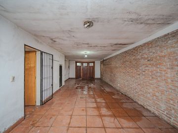 VENTA CHALET 5 AMBIENTES CON PILETA Y QUINCHO
