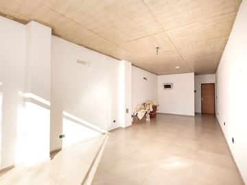 VENTA LOCAL A ESTRENAR EN CASEROS CENTRO FINANCIA