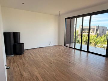 VENTA CASA A ESTRENAR - 5 AMB PUERTOS DEL LAGO