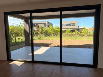 VENTA CASA A ESTRENAR - 5 AMB PUERTOS DEL LAGO