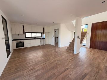 VENTA CASA A ESTRENAR - 5 AMB PUERTOS DEL LAGO