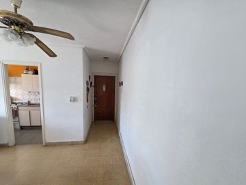 Depto. 3 ambientes con balcón 25 de Mayo y Mexico