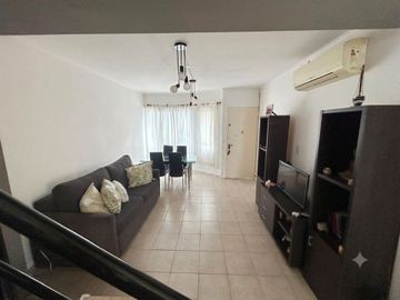 VENTA CASA DUPLEX 3 AMB VILLA BALLESTER COCH PATIO