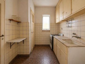 VENTA CON RENTA EN ONCE | 2 amb con gran potencial