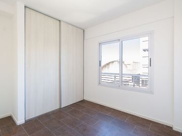DEPARTAMENTO VENTA MORON 3 AMB COCHERA APTOCREDITO