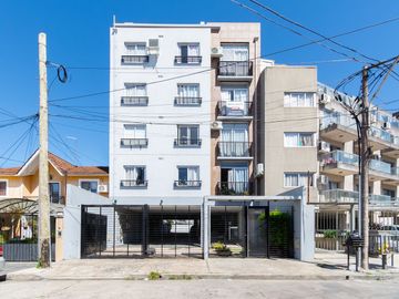 DEPARTAMENTO VENTA MORON 3 AMB COCHERA APTOCREDITO