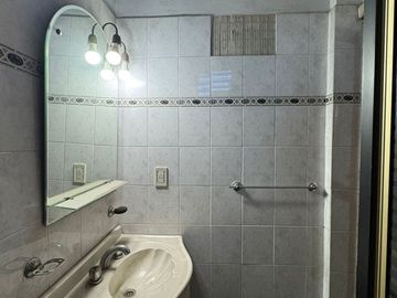 VENTA CASA 3 AMBIENTES  CASTELAR A REFACCIONAR