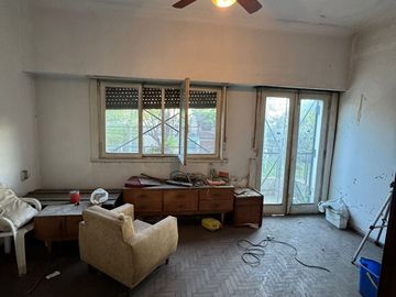 VENTA CASA 3 AMBIENTES  CASTELAR A REFACCIONAR