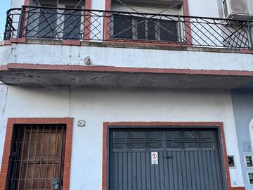 VENTA CASA 3 AMBIENTES  CASTELAR A REFACCIONAR