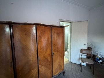 VENTA CASA 3 AMBIENTES  CASTELAR A REFACCIONAR