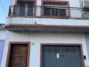 VENTA CASA 3 AMBIENTES  CASTELAR A REFACCIONAR