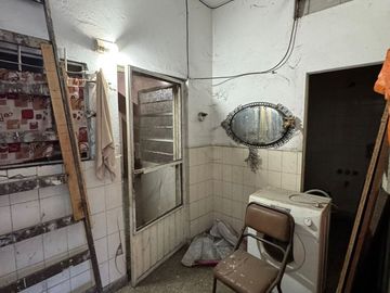 VENTA CASA 3 AMBIENTES  CASTELAR A REFACCIONAR