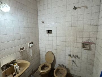 VENTA CASA 3 AMBIENTES  CASTELAR A REFACCIONAR