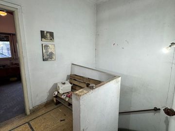 VENTA CASA 3 AMBIENTES  CASTELAR A REFACCIONAR