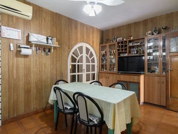VENTA CASA CUATRO AMBIENTES CASTELAR QUINCHO