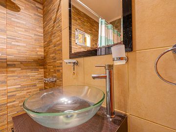 VENTA CASA CON PARQUE JOSE LEON SUAREZ