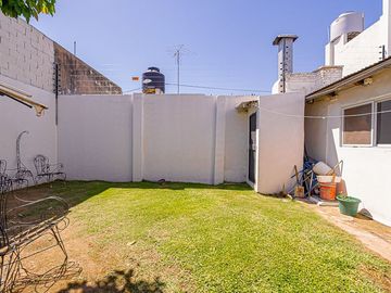 VENTA CASA CON PARQUE JOSE LEON SUAREZ