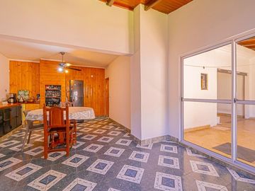 VENTA CASA CON PARQUE JOSE LEON SUAREZ
