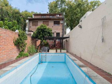 VENTA TRIPLEX  SAAVEDRA| PILETA, QUINCHO, COCHERA