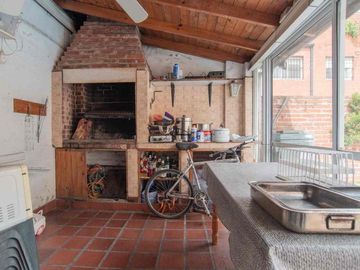 VENTA TRIPLEX  SAAVEDRA| PILETA, QUINCHO, COCHERA