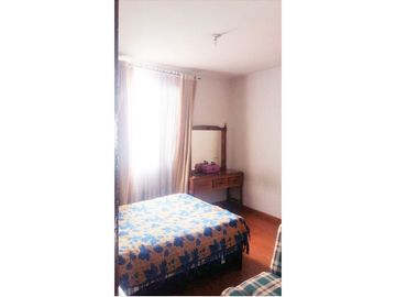 Casa en venta de 5 habitaciones con terraza en Bogotá, Teusaquillo.