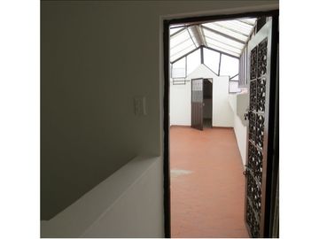 Casa en venta de 5 habitaciones con terraza en Bogotá, Teusaquillo.